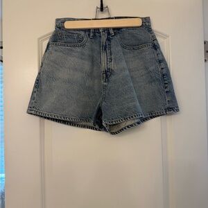 Good American Women's “Mom” Shorts